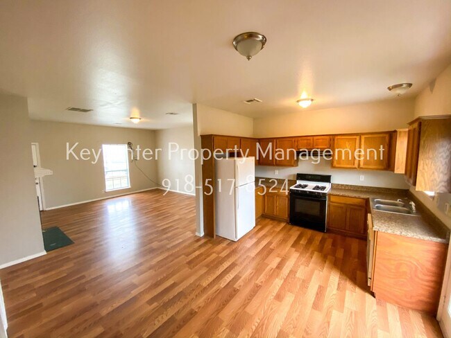 Building Photo - 3 Bed | 1.5 Bath in Central Tulsa!