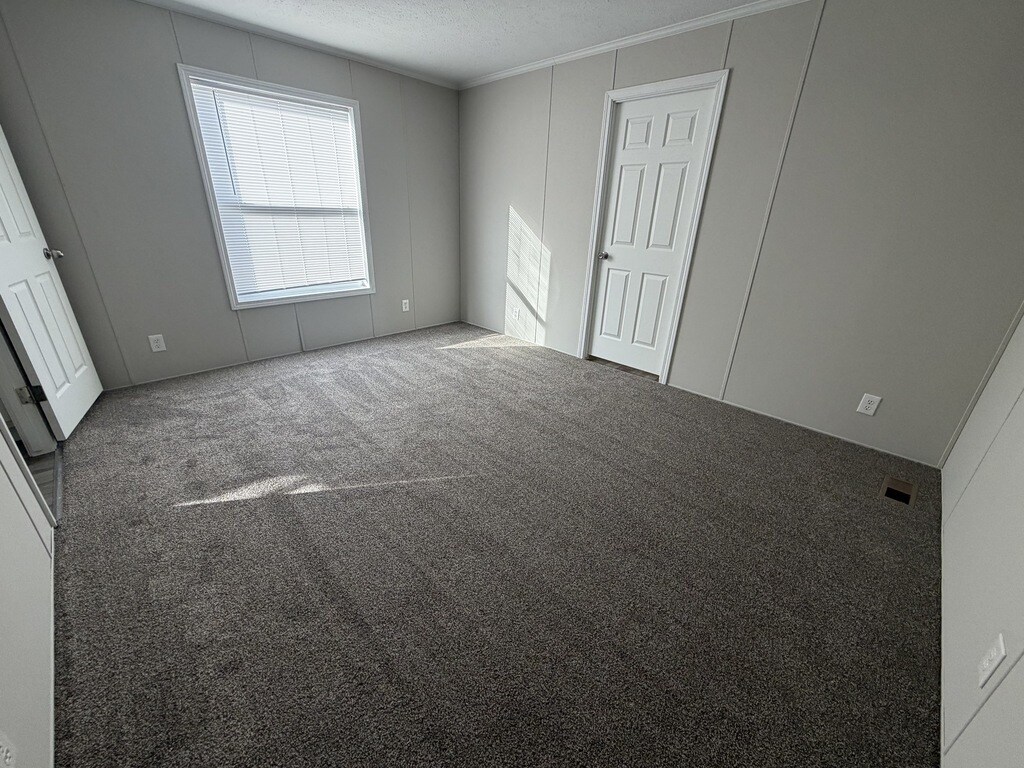 Building Photo - 38027 Leverette Ave