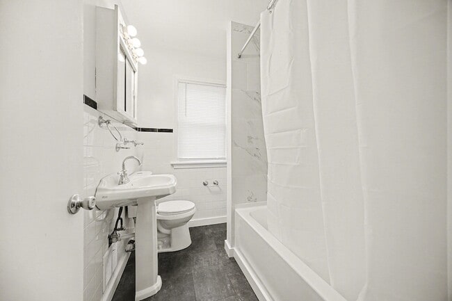 Building Photo - 12 Linwood Ave