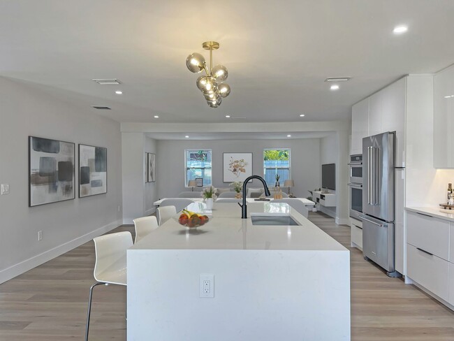 Building Photo - Fully Remodeled Snell Isle Luxury Home - A...