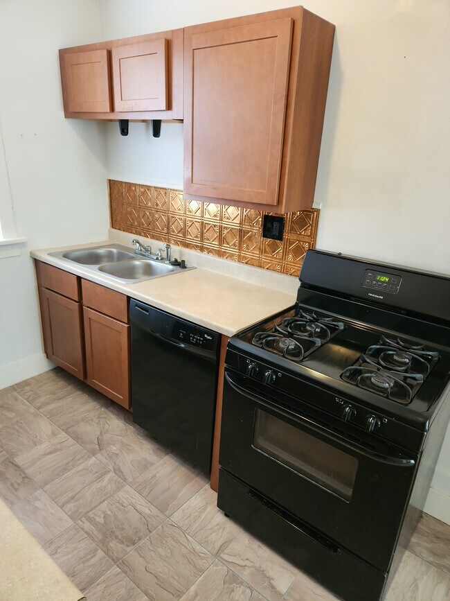 Building Photo - 5239 Bancroft Ave