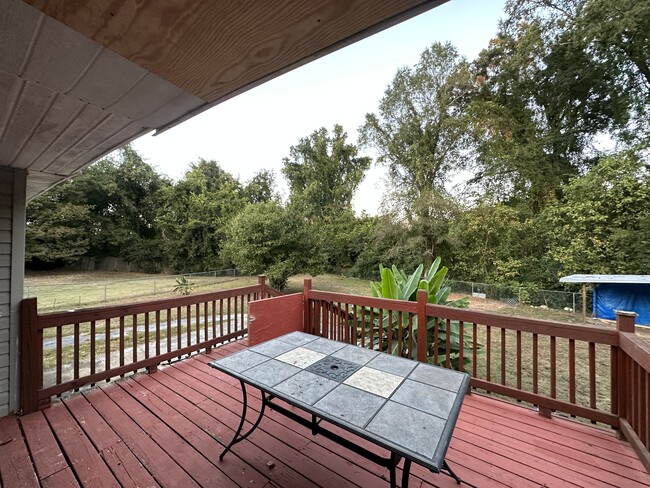 Building Photo - 735 E Henderson Dr