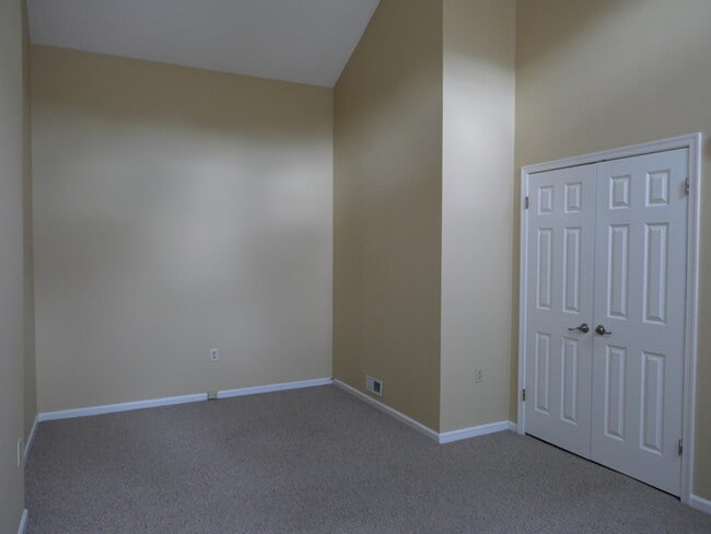 Building Photo - 709 Eagles Chase Dr