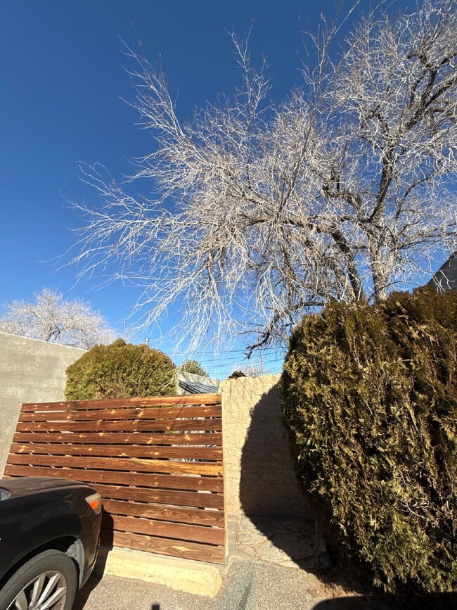 Building Photo - Hidden gem in Ridgecrest! Studio apartment! Move-in special!