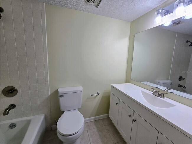Building Photo - 564 Bahia Cir