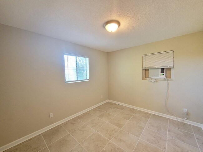 Building Photo - 331 Emory Dr