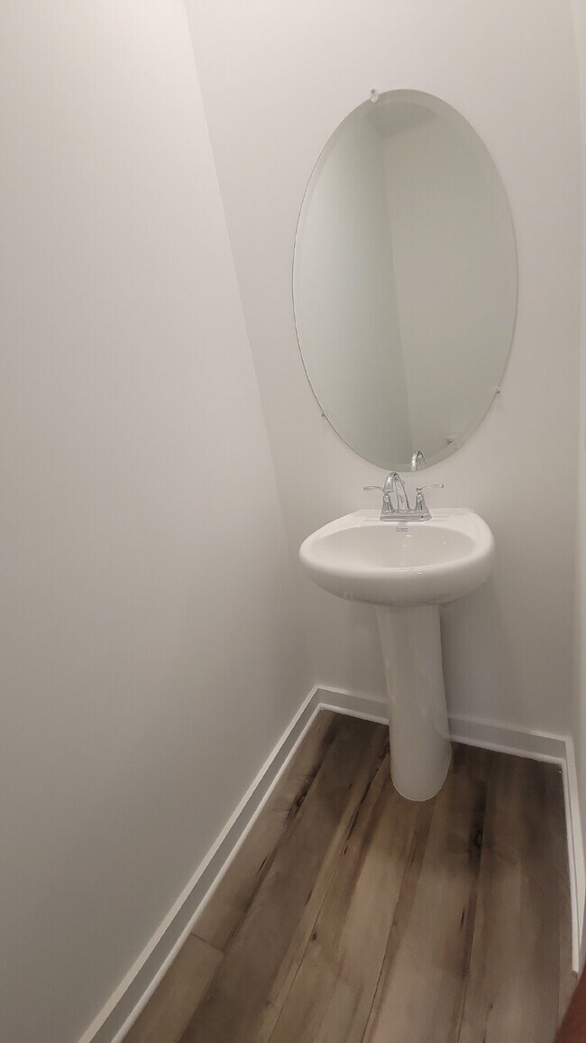 Building Photo - 7580 Discovery Pt Dr NW