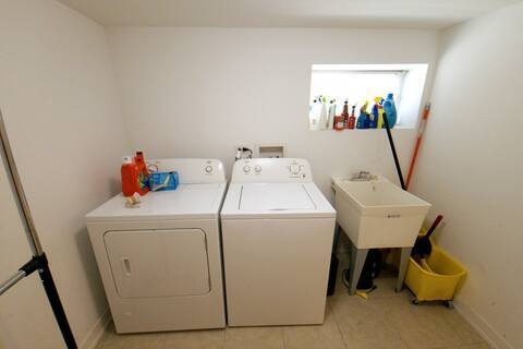 Building Photo - 9520 S Ridgeway Ave