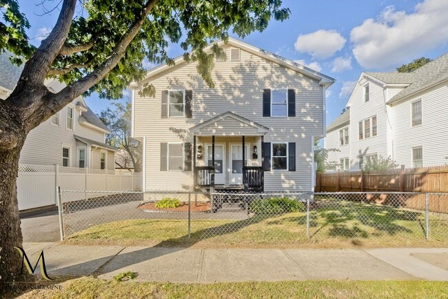 Building Photo - Newly Renovated Duplex Apt | All New Appliances + Off Street Parking