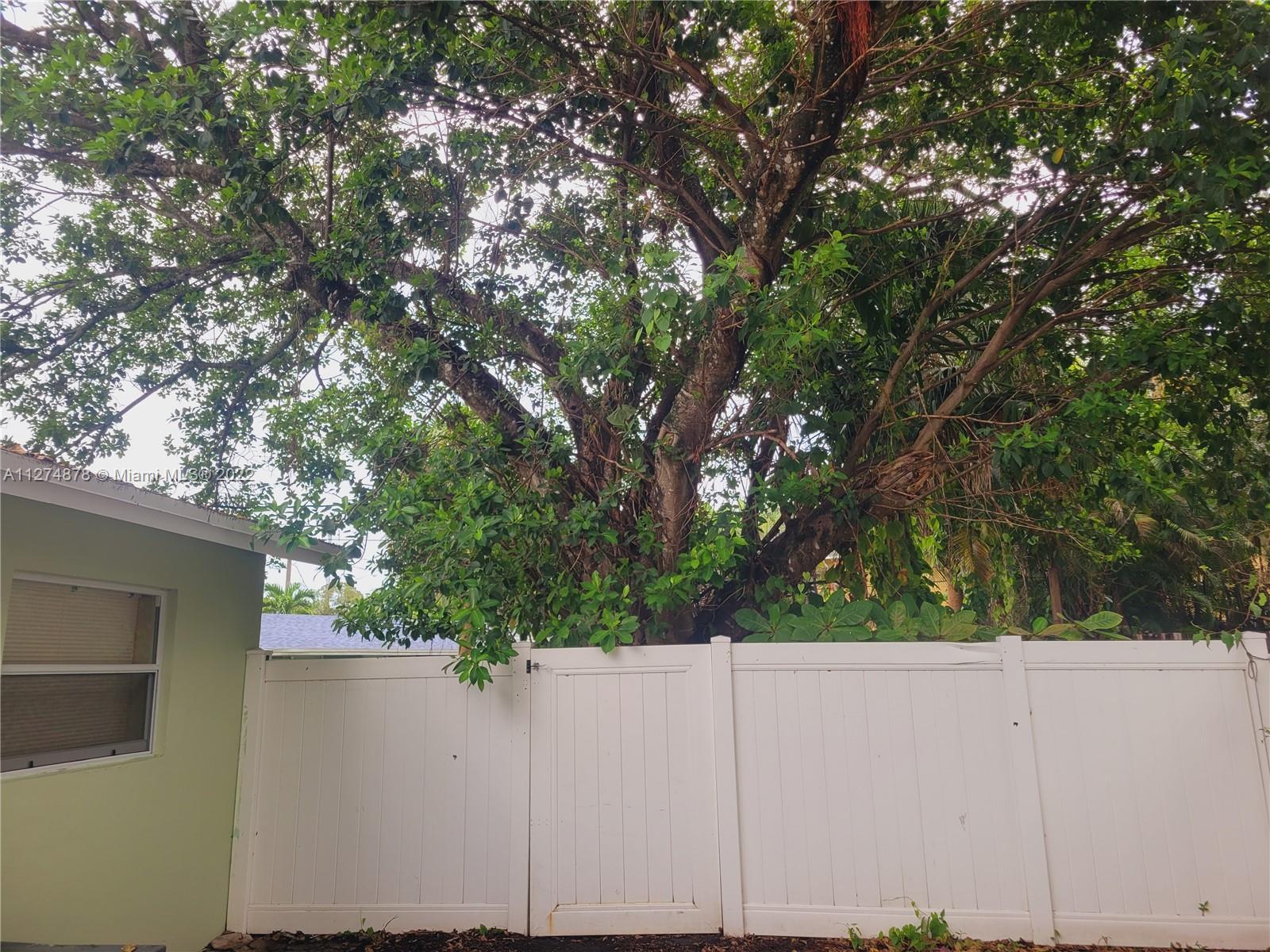 Building Photo - 2504 NW 9th Ln