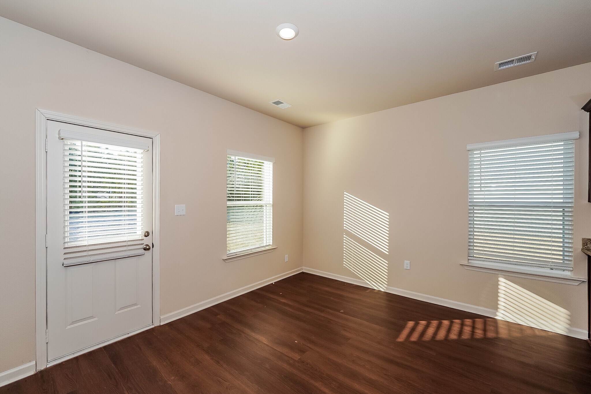 Building Photo - 430 Clover Cir