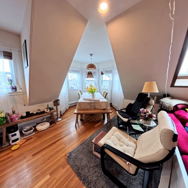 Building Photo - 185 Davis Ave