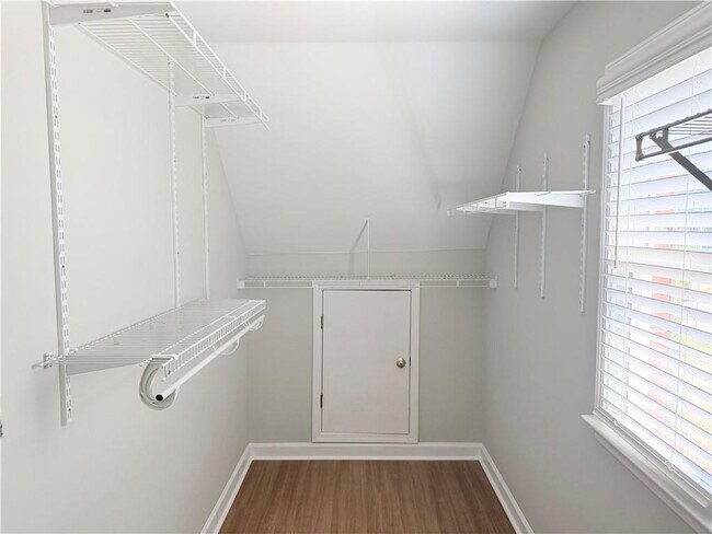 Building Photo - 6730 Wolford Ct