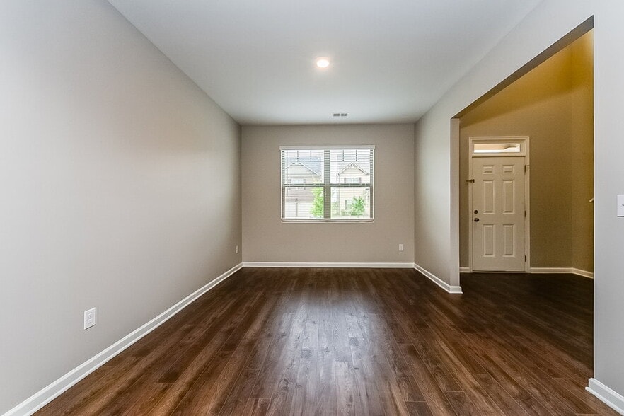 Building Photo - 517 Emporia Loop