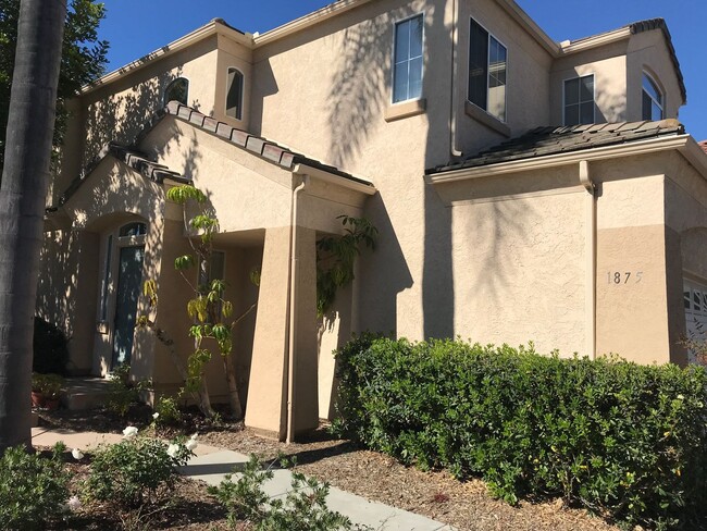 Building Photo - Charm and Elegance in Vista's Shadowridge