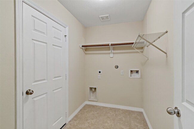 Building Photo - 3308 Southern Grove Ln