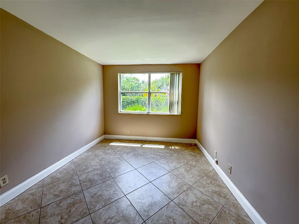 Building Photo - 8781 Wiles Rd
