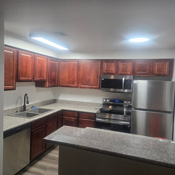 Building Photo - 5080 Indian River Dr