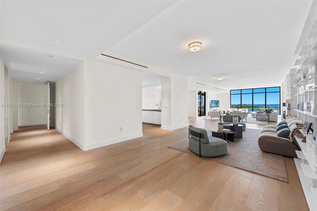Building Photo - 7055 Fisher Island Dr