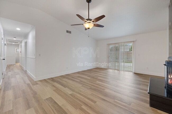 Building Photo - 9741 Treetop Dr