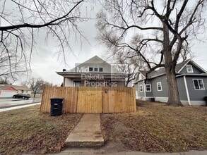 Building Photo - 421 E 7th- 3 bedroom house