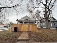 Building Photo - 421 E 7th- 3 bedroom house