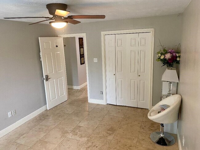 Building Photo - 2419 Briarlee Dr