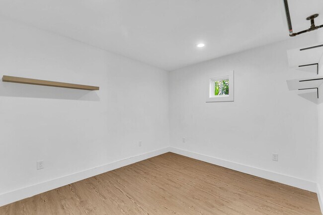 Building Photo - 40 Poinsett St