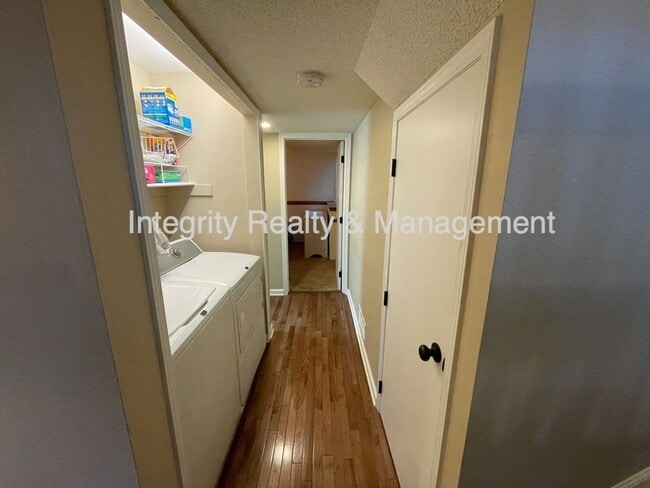 Building Photo - 475 E Chiswick Cir