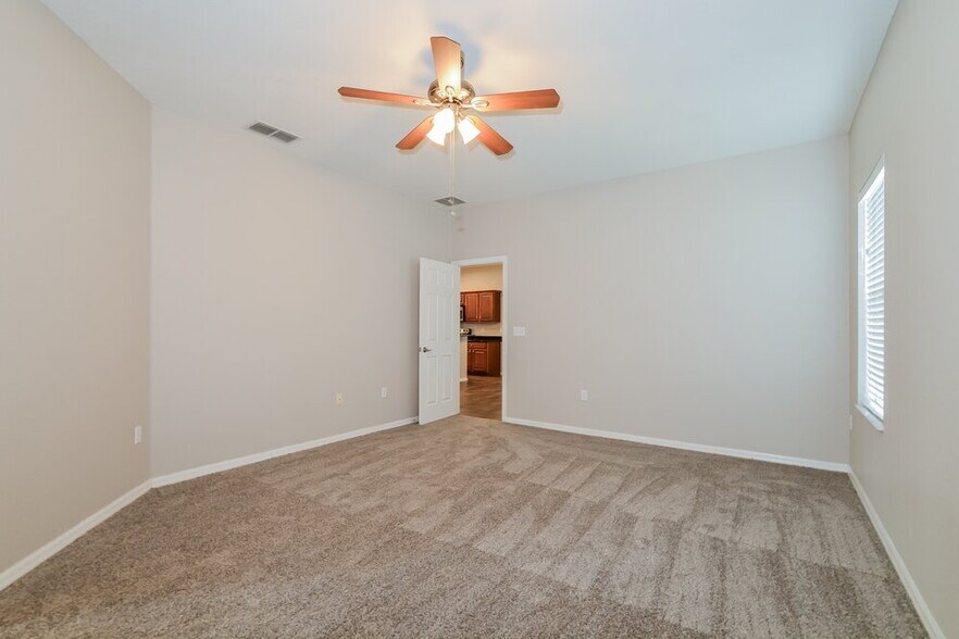 Building Photo - 7012 Brenton Manor Ln