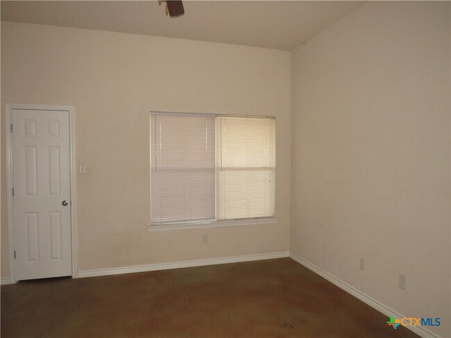 Building Photo - 4201 Cambridge Dr