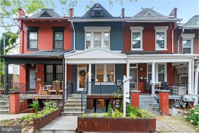 Primary Photo - 1029 Euclid St NW