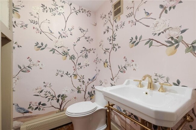 Building Photo - 73 Thames St