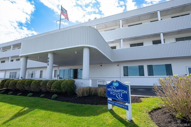 Building Photo - 585 Dune Rd