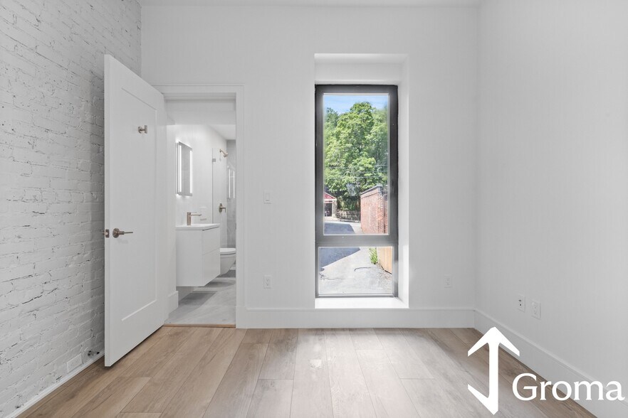 Building Photo - 1580 Beacon St