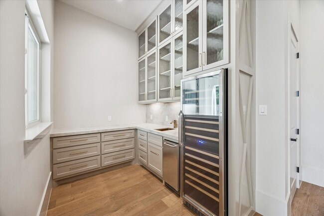 Building Photo - 7203 Tickner St