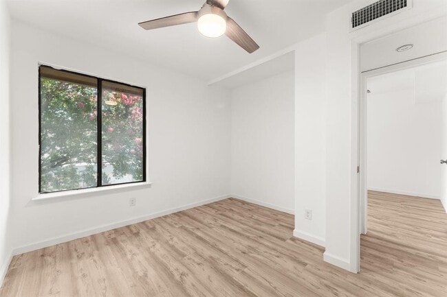 Building Photo - 903 Silver Quail Ln