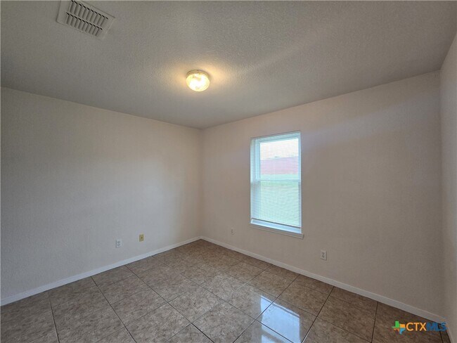 Building Photo - 5705 Mandalay Dr