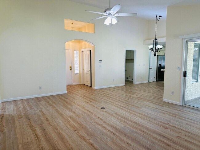 Building Photo - $2,350 - Maple & Teague - 3 Bed 2 Bath, Meridian Ave. Fresno New Floors, New Paint