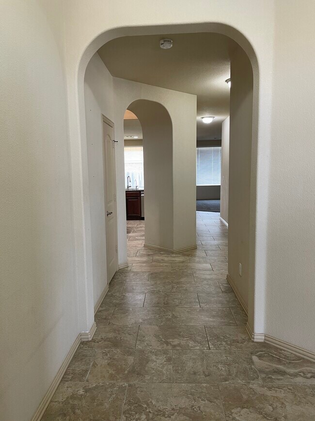 Building Photo - 6408 Vanguard Rd
