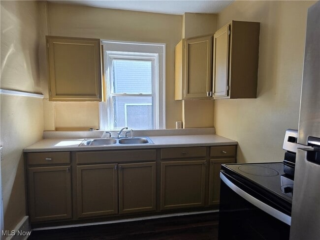 Building Photo - 846 Hunter St NW