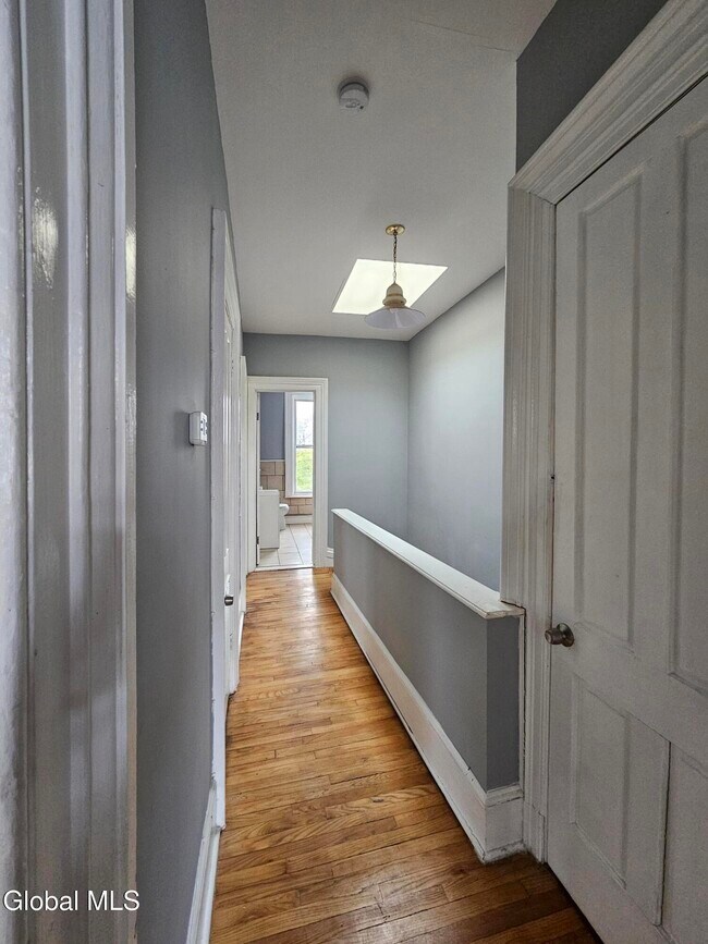 Building Photo - 32 1st St