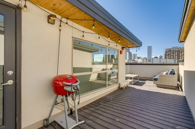 Building Photo - 2426 Welton St