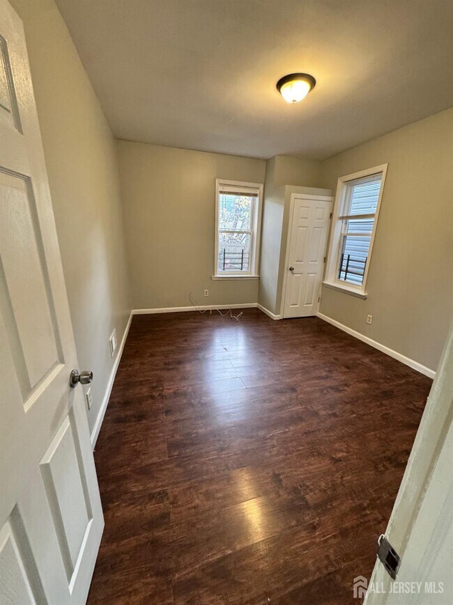 Building Photo - 260 Amherst St