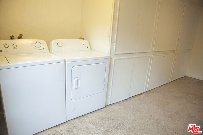 Building Photo - 4519 Van Noord Ave