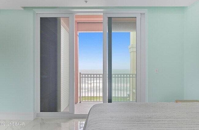 Building Photo - 200 Ocean Crest Dr