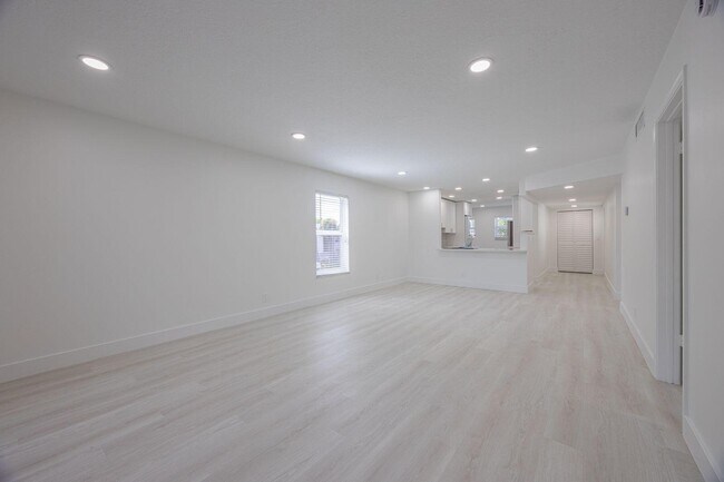 Building Photo - 2805 Casita Way