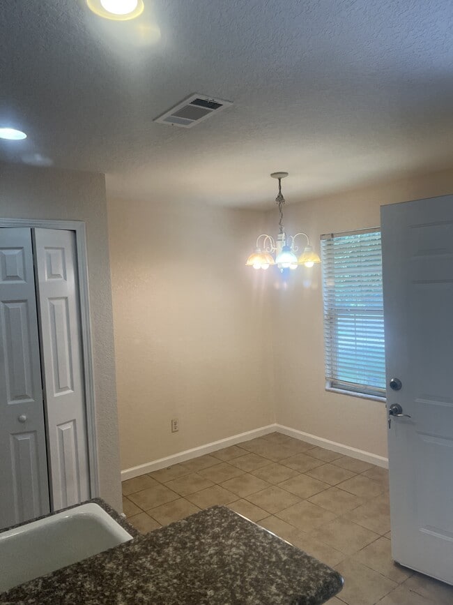 Building Photo - 6039 E Adams St