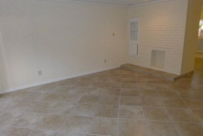 Building Photo - 14119 Briarsage Ct