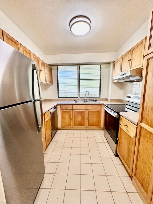 Building Photo - Available now | A 2 Bedroom, 2 Bathroom Condo with 2 assigned parking stalls at The Plaza Hawaii Kai